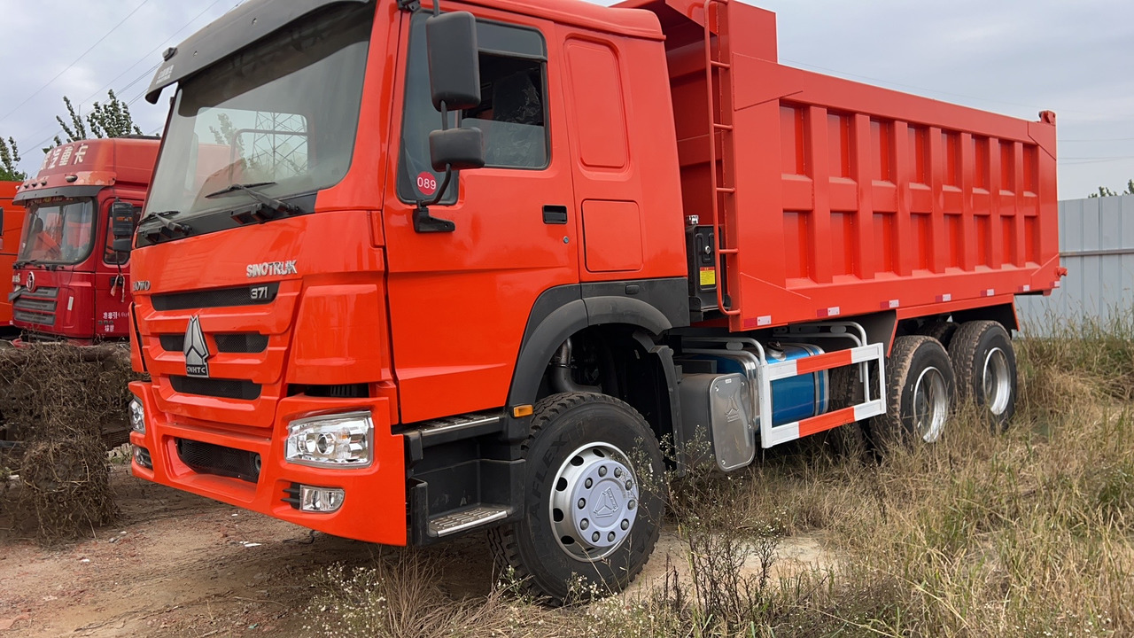 Howo 371 hp dump truck good price in stock - Тентованный грузовик: фото 3 Howo 371 hp dump truck good price in stock - Тентованный грузовик: фото 3