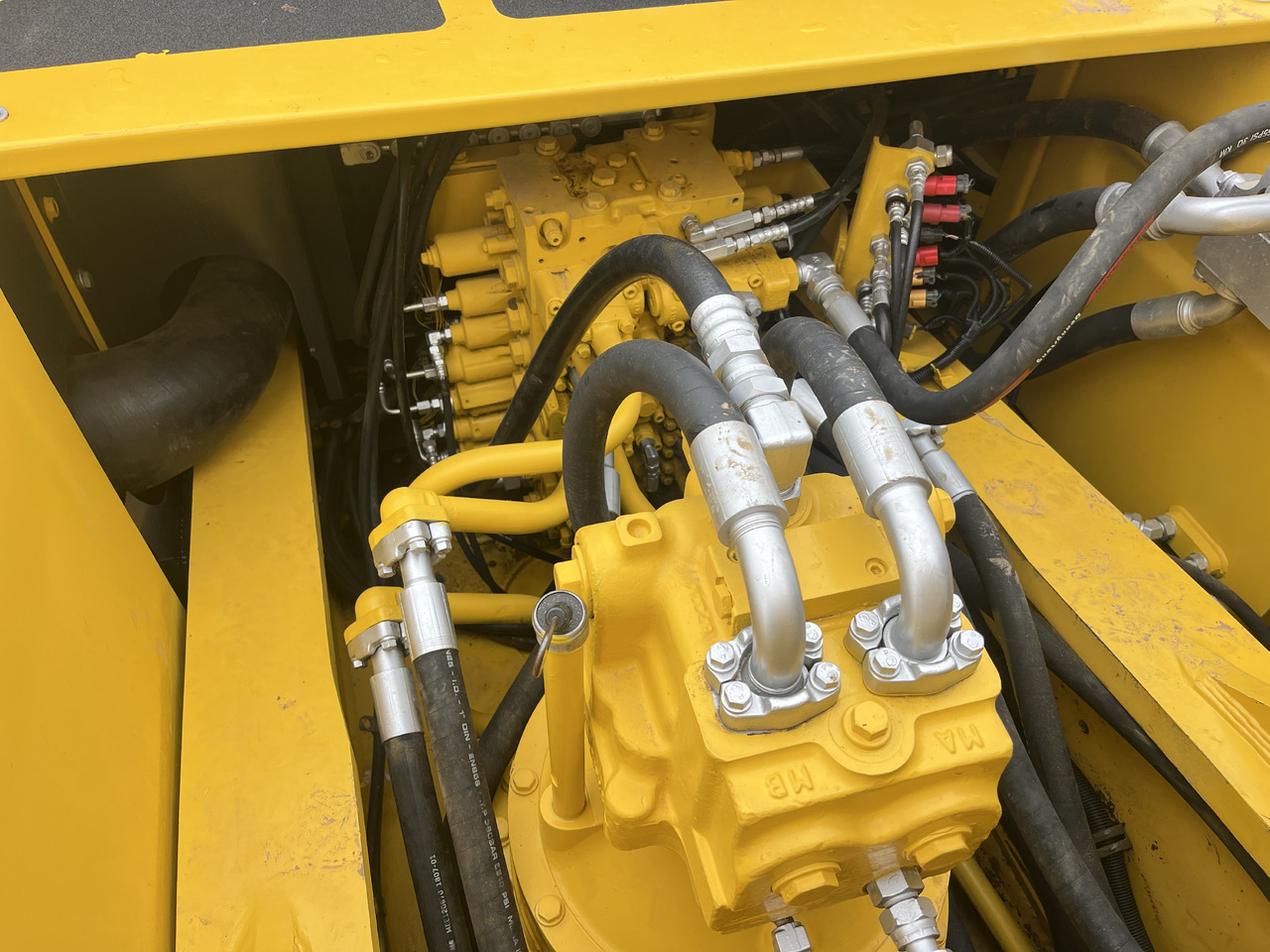 KOMATSU Crawler excavator Second-hand Excavator Komatsu PC 450-7for Sale-------Good Condition - Строительная техника: фото 2 KOMATSU Crawler excavator Second-hand Excavator Komatsu PC 450-7for Sale-------Good Condition - Строительная техника: фото 2