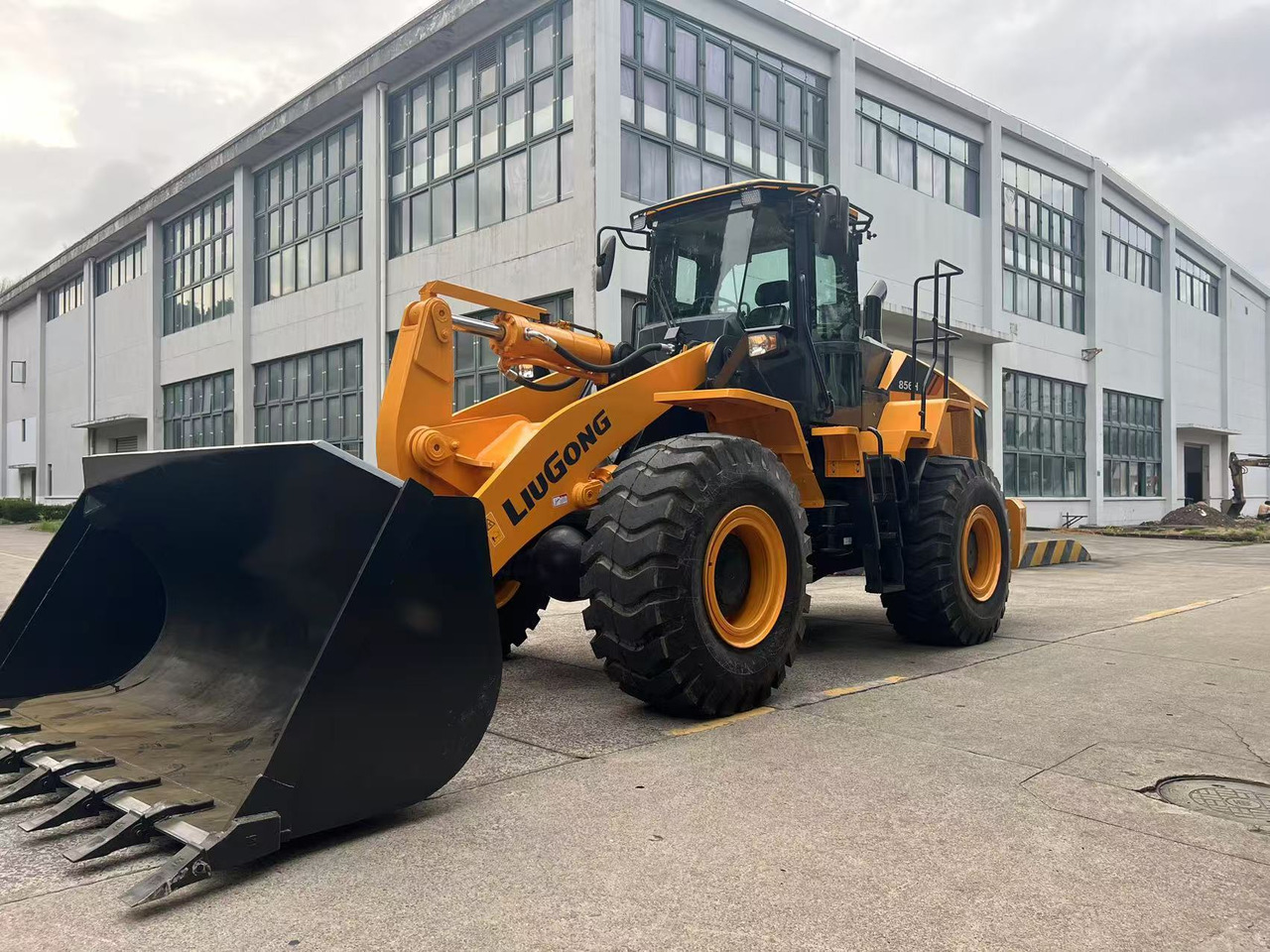 Liugong Used China Brand Wheel Loader Liugong Clg 856 Loader for Sale - Строительная техника: фото 2 Liugong Used China Brand Wheel Loader Liugong Clg 856 Loader for Sale - Строительная техника: фото 2