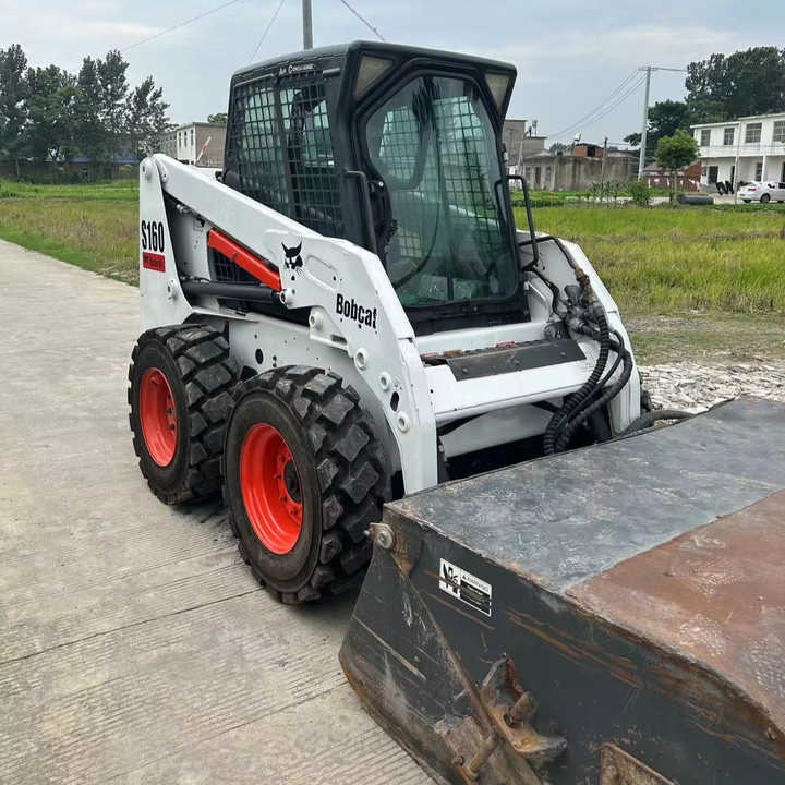 USED BOBCAT S160 Skid-steer Loader Bobcat S160 Carry Sweeper with Very Good Performance Is for Sale at a Low Price. - Мини-погрузчик с бортовым поворотом: фото 1 USED BOBCAT S160 Skid-steer Loader Bobcat S160 Carry Sweeper with Very Good Performance Is for Sale at a Low Price. - Мини-погрузчик с бортовым поворотом: фото 1