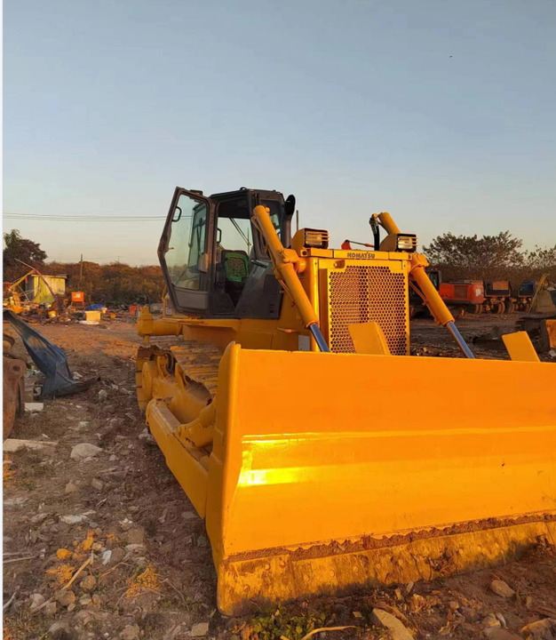 Used Famous Brand Komatsu D85 Bulldozer ,Used komatsu D85 Bulldozer in Cheaper Price and komatsu D85 for Sale - Бульдозер: фото 1 Used Famous Brand Komatsu D85 Bulldozer ,Used komatsu D85 Bulldozer in Cheaper Price and komatsu D85 for Sale - Бульдозер: фото 1