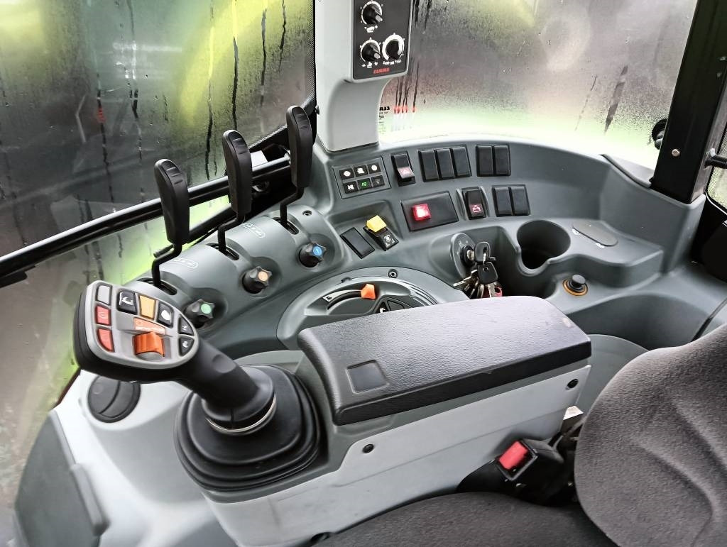 Трактор Claas Arion 440: фото 16