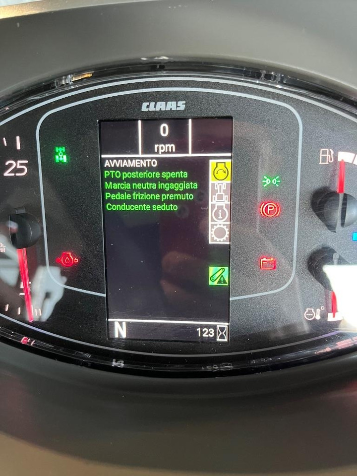 Claas Axos 3.105 - Трактор: фото 3 Claas Axos 3.105 - Трактор: фото 3