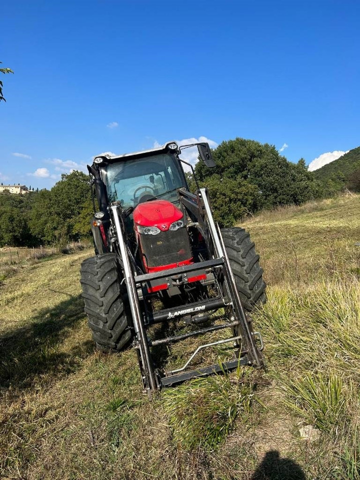 Massey Ferguson 5710  - Трактор: фото 5 Massey Ferguson 5710  - Трактор: фото 5