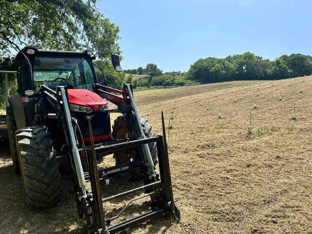 Massey Ferguson 5710  - Трактор: фото 2 Massey Ferguson 5710  - Трактор: фото 2
