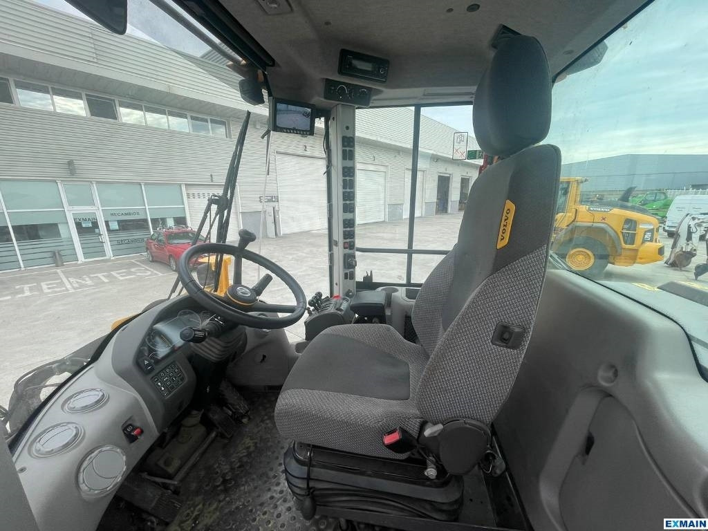 Колёсный погрузчик Volvo L 70 H: фото 6