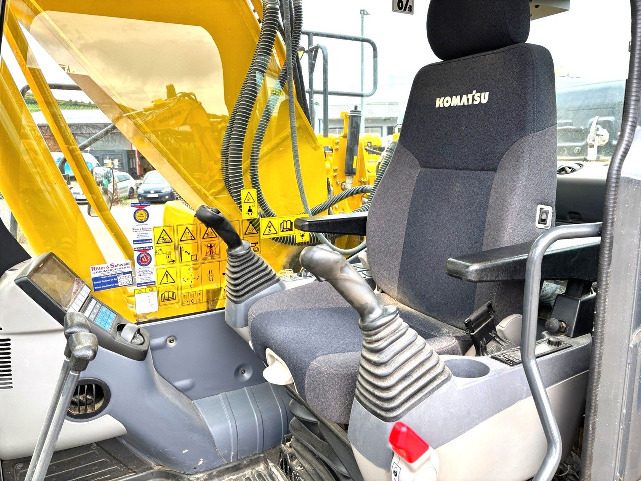 Komatsu PC210LC-11E0 - Гусеничный экскаватор: фото 3 Komatsu PC210LC-11E0 - Гусеничный экскаватор: фото 3