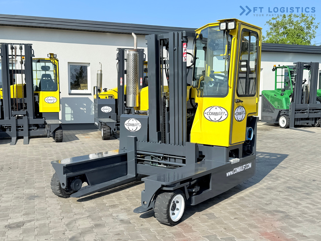 COMBILIFT C3000 / GAS / TRIPLEX - 4900MM / ONLY 1537 HOURS / FORK POSITIONER / CABIN / LIKE NEW - Четырехсторонний погрузчик: фото 1 COMBILIFT C3000 / GAS / TRIPLEX - 4900MM / ONLY 1537 HOURS / FORK POSITIONER / CABIN / LIKE NEW - Четырехсторонний погрузчик: фото 1