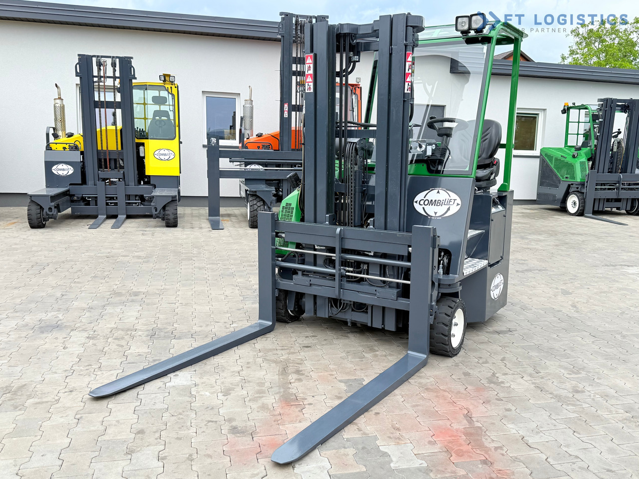 COMBILIFT CB3000 / DIESEL / TRIPLEX 4900MM / FREE LIFT / SIDESHIFT / FORK POSITIONER / 1500MM FORKS / LIKE NEW - Четырехсторонний погрузчик: фото 4 COMBILIFT CB3000 / DIESEL / TRIPLEX 4900MM / FREE LIFT / SIDESHIFT / FORK POSITIONER / 1500MM FORKS / LIKE NEW - Четырехсторонний погрузчик: фото 4