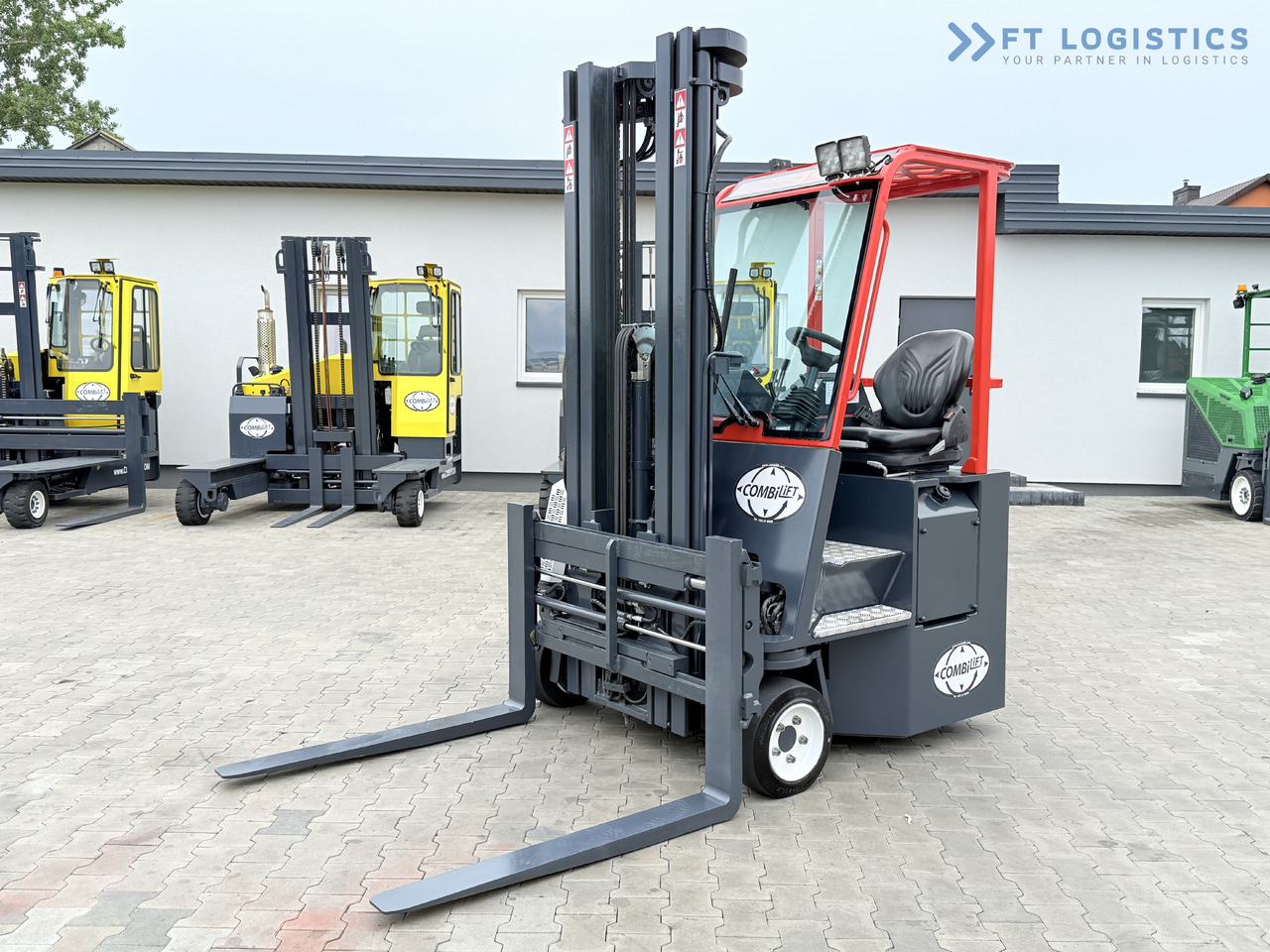 COMBILIFT Combilift C3000CB – TRIPLEX 6000mm – Year 2016 / Only 2,161 hours / Free Lift / Fork Positioner / Diesel - Четырехсторонний погрузчик: фото 1 COMBILIFT Combilift C3000CB – TRIPLEX 6000mm – Year 2016 / Only 2,161 hours / Free Lift / Fork Positioner / Diesel - Четырехсторонний погрузчик: фото 1