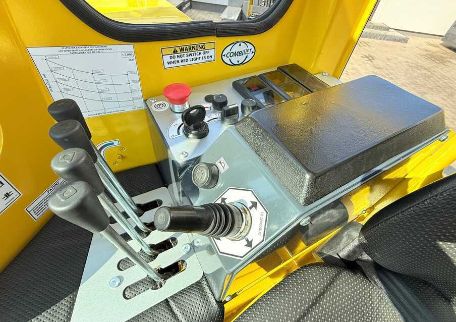 Четырехсторонний погрузчик Combilift C3000 / GAS / TRIPLEX - 4900MM / ONLY 1537 HOURS / FORK POSITIONER / CABIN / LIKE NEW: фото 15