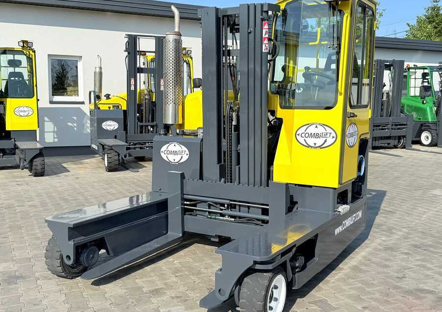 Combilift C3000 / GAS / TRIPLEX - 4900MM / ONLY 1537 HOURS / FORK POSITIONER / CABIN / LIKE NEW - Четырехсторонний погрузчик: фото 4 Combilift C3000 / GAS / TRIPLEX - 4900MM / ONLY 1537 HOURS / FORK POSITIONER / CABIN / LIKE NEW - Четырехсторонний погрузчик: фото 4