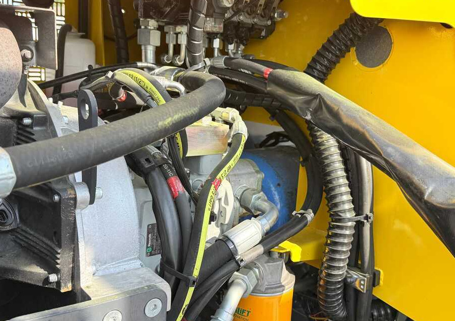 Четырехсторонний погрузчик Combilift C3000 / GAS / TRIPLEX - 4900MM / ONLY 1537 HOURS / FORK POSITIONER / CABIN / LIKE NEW: фото 29