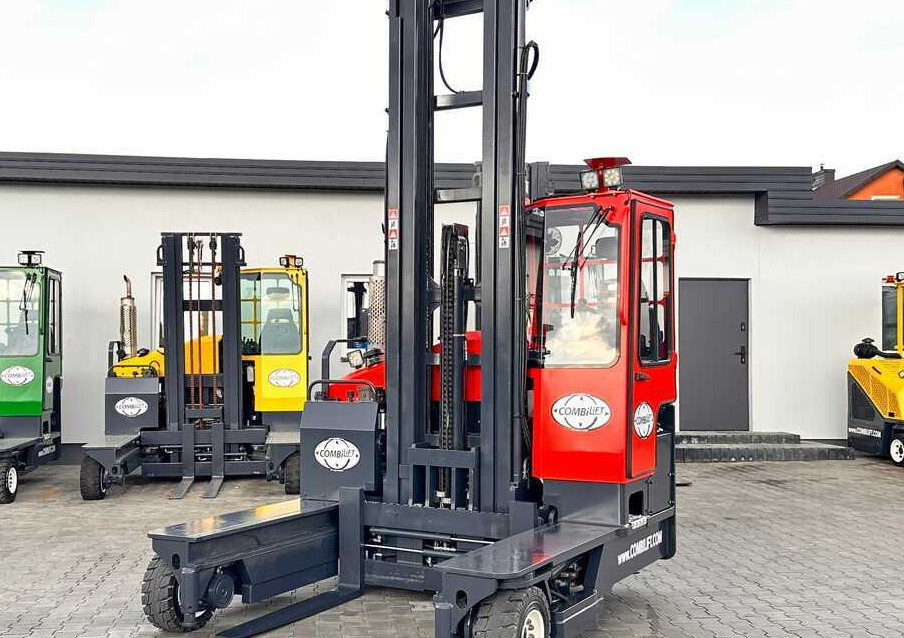 Combilift C4000 / DIESEL / TRIPLEX / 8400MM / FREE LIFT / SIDESHIFT / LIKE NEW - Четырехсторонний погрузчик: фото 3 Combilift C4000 / DIESEL / TRIPLEX / 8400MM / FREE LIFT / SIDESHIFT / LIKE NEW - Четырехсторонний погрузчик: фото 3