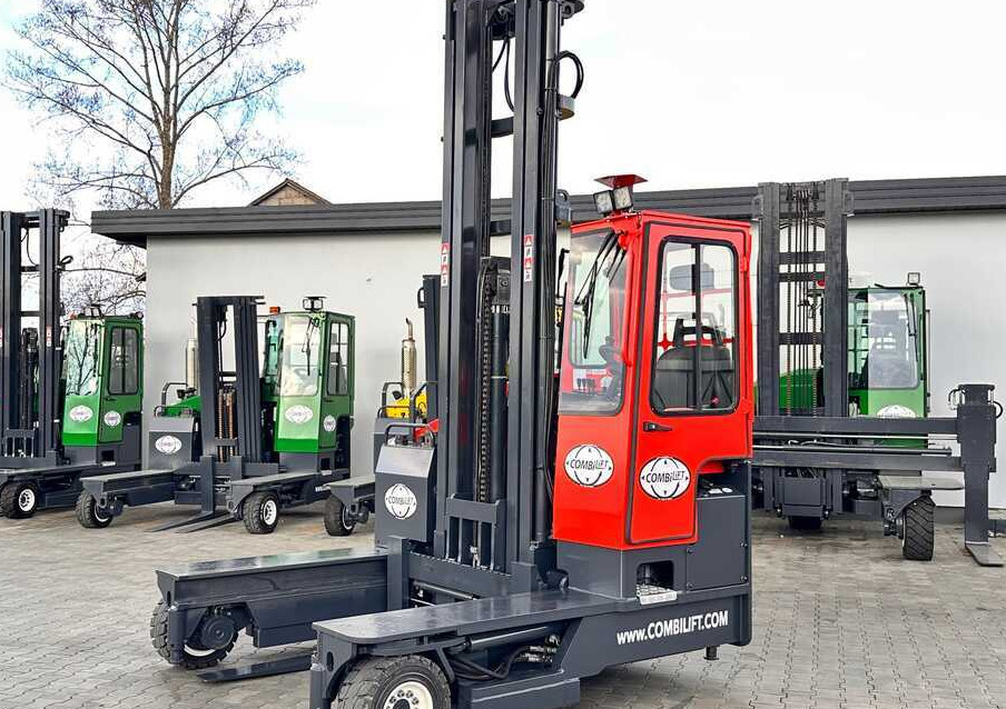 Combilift C4000 / DIESEL / TRIPLEX / 8400MM / FREE LIFT / SIDESHIFT / LIKE NEW - Четырехсторонний погрузчик: фото 1 Combilift C4000 / DIESEL / TRIPLEX / 8400MM / FREE LIFT / SIDESHIFT / LIKE NEW - Четырехсторонний погрузчик: фото 1