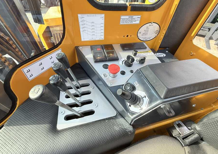 Четырехсторонний погрузчик Combilift C4000 / GAS / DUPLEX - 4100MM / SIDE SHIFT / FREE LIFT / FULL HEATED CABIN / ONLY 4223 HOURS / CONDITION – LIKE NEW!: фото 12