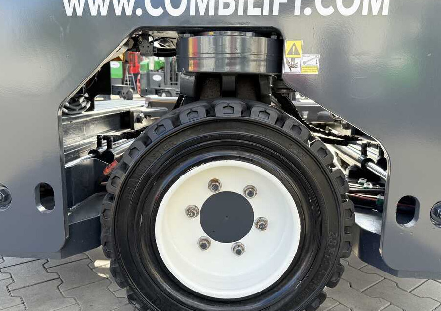 Четырехсторонний погрузчик Combilift C4000 / GAS / DUPLEX - 4100MM / SIDE SHIFT / FREE LIFT / FULL HEATED CABIN / ONLY 4223 HOURS / CONDITION – LIKE NEW!: фото 24