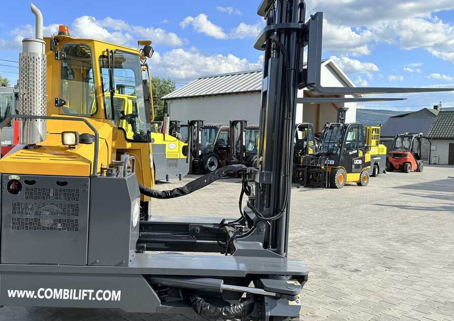 Четырехсторонний погрузчик Combilift C4000 / GAS / DUPLEX - 4100MM / SIDE SHIFT / FREE LIFT / FULL HEATED CABIN / ONLY 4223 HOURS / CONDITION – LIKE NEW!: фото 22
