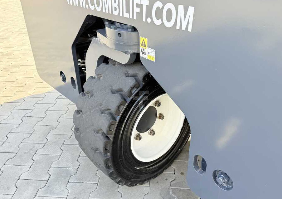 Четырехсторонний погрузчик Combilift C4000 / GAS / DUPLEX - 4100MM / SIDE SHIFT / FREE LIFT / FULL HEATED CABIN / ONLY 4223 HOURS / CONDITION – LIKE NEW!: фото 7