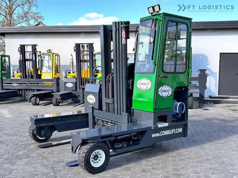 Четырехсторонний погрузчик Combilift C4000 / TRIPLEX / 4900MM / LPG / FREE LIFT / FORK SHIFT / LIKE NEW C4000 / TRIPLEX / 4900MM / LPG / FREE LIFT / FORK SHIFT / LIK: фото 1
