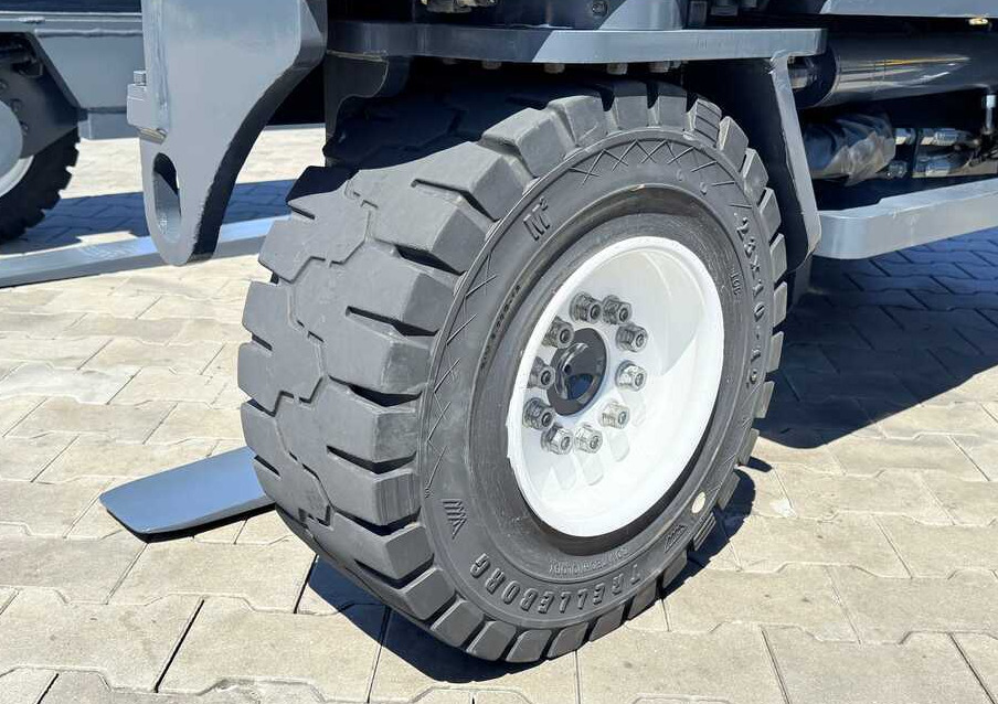 Combilift C5000XL / DIESEL / DUPLEX - 5500MM / FULL CABIN / NEW TYRES / HEATING - Четырехсторонний погрузчик: фото 2 Combilift C5000XL / DIESEL / DUPLEX - 5500MM / FULL CABIN / NEW TYRES / HEATING - Четырехсторонний погрузчик: фото 2