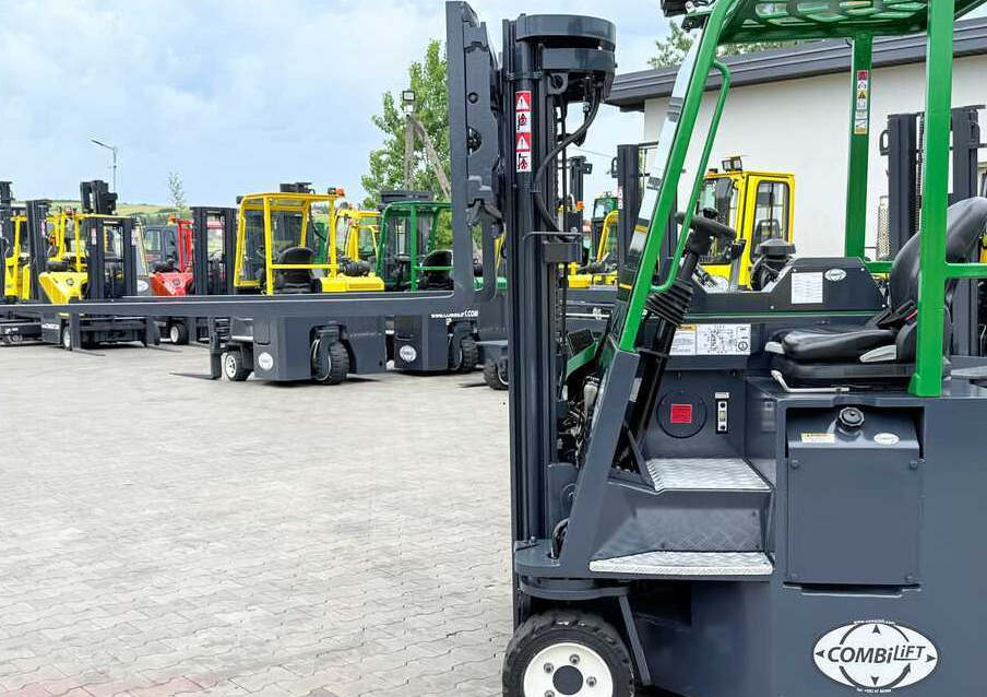 Четырехсторонний погрузчик Combilift CB3000 / DIESEL / TRIPLEX 4900MM / FREE LIFT / SIDESHIFT / FORK POSITIONER / 1500MM FORKS / LIKE NEW: фото 27