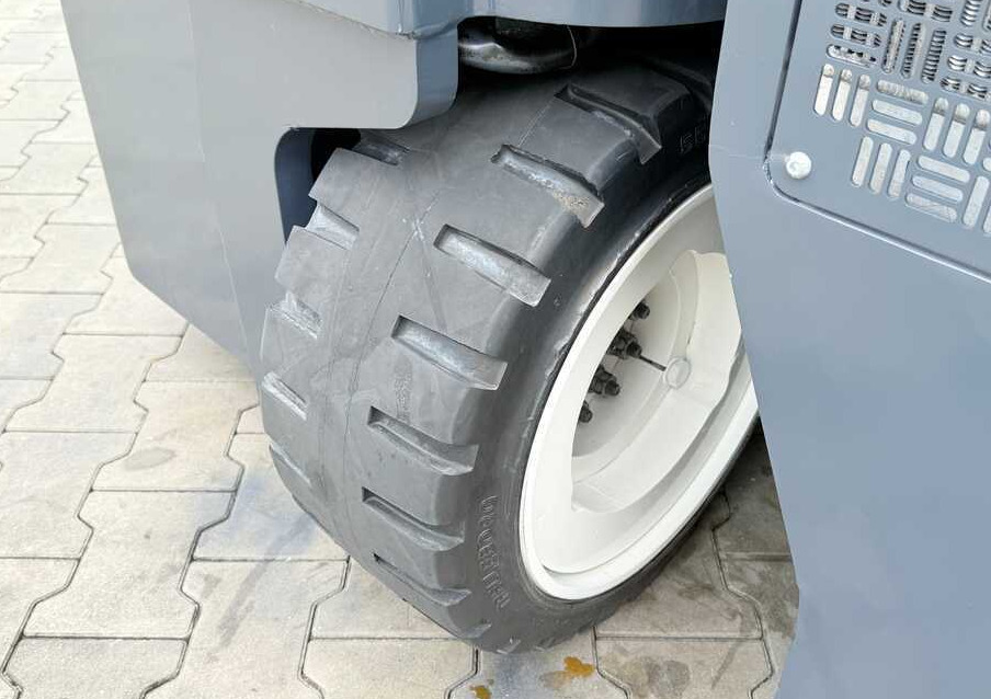 Четырехсторонний погрузчик Combilift CB3000 / DIESEL / TRIPLEX 4900MM / FREE LIFT / SIDESHIFT / FORK POSITIONER / 1500MM FORKS / LIKE NEW: фото 8