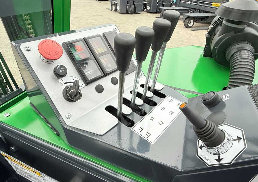 Четырехсторонний погрузчик Combilift CB3000 / DIESEL / TRIPLEX 4900MM / FREE LIFT / SIDESHIFT / FORK POSITIONER / 1500MM FORKS / LIKE NEW: фото 19