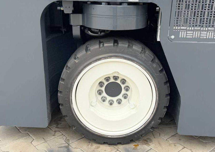 Четырехсторонний погрузчик Combilift CB3000 / DIESEL / TRIPLEX 4900MM / FREE LIFT / SIDESHIFT / FORK POSITIONER / 1500MM FORKS / LIKE NEW: фото 36