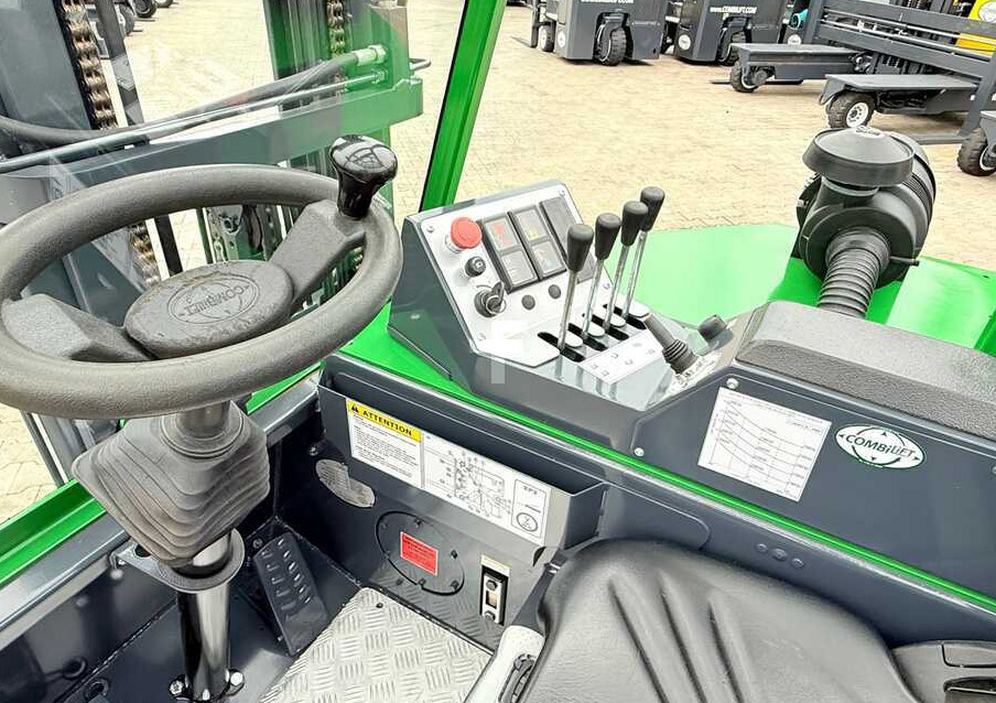 Четырехсторонний погрузчик Combilift CB3000 / DIESEL / TRIPLEX 4900MM / FREE LIFT / SIDESHIFT / FORK POSITIONER / 1500MM FORKS / LIKE NEW: фото 14