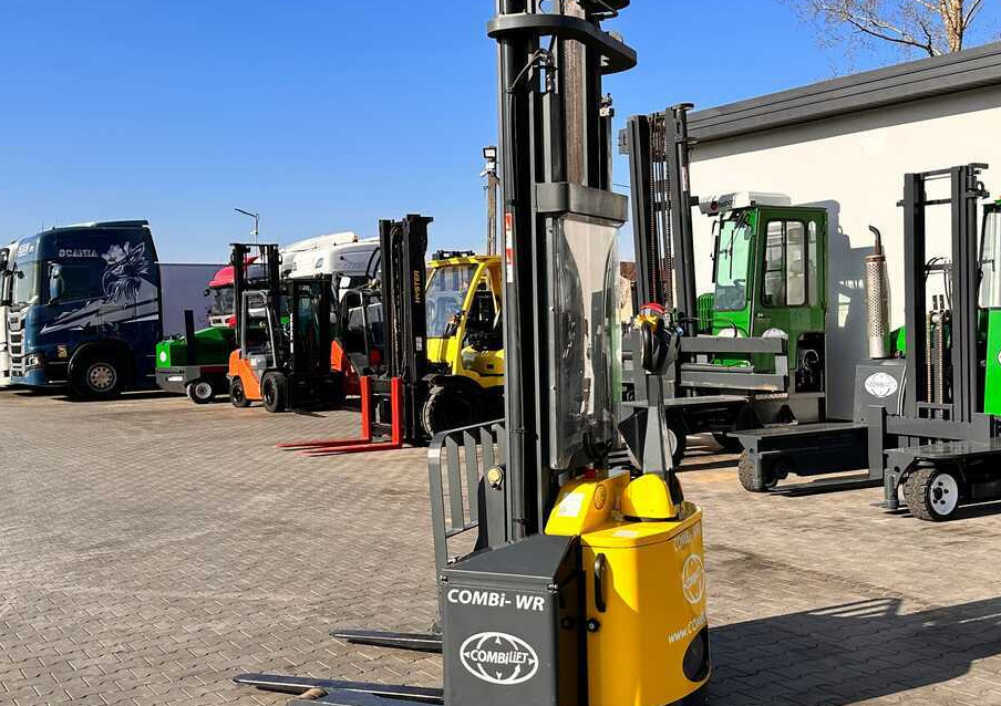 Combilift WR-4 / DUPLEX / 4.5M / 2017 / ONLY 30 HOURS / LIKE NEW / 1500KG - Штабелер: фото 4 Combilift WR-4 / DUPLEX / 4.5M / 2017 / ONLY 30 HOURS / LIKE NEW / 1500KG - Штабелер: фото 4