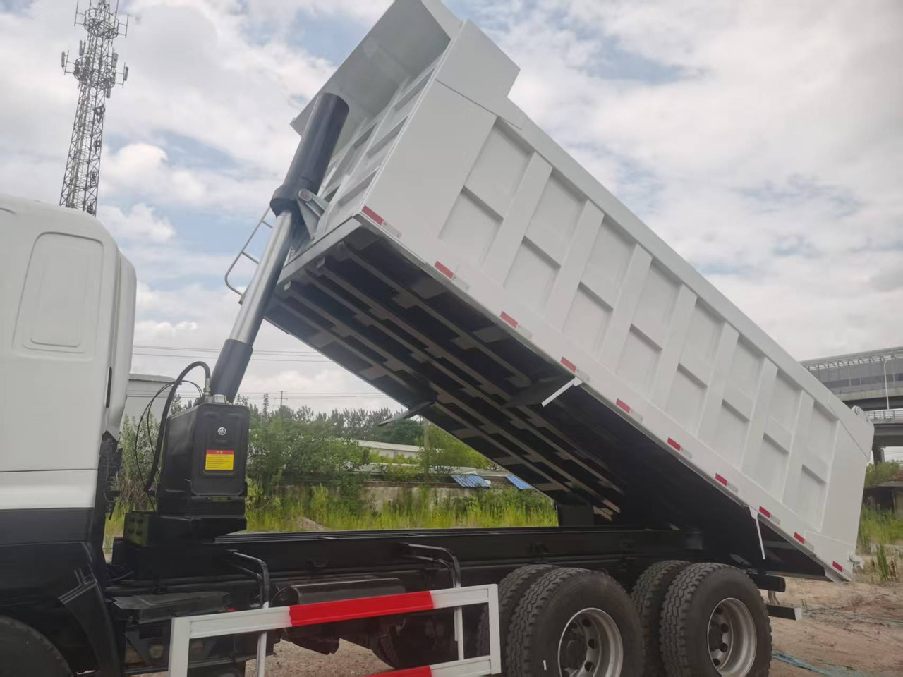 HINO 6×4,10 wheels - Самосвал: фото 5 HINO 6×4,10 wheels - Самосвал: фото 5