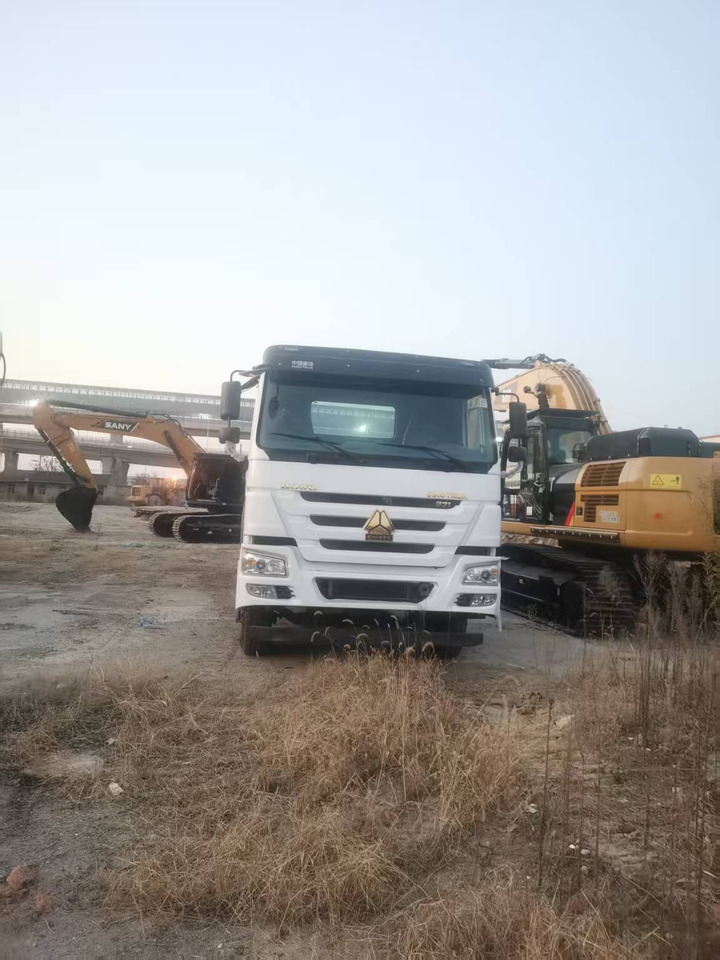 HOWO tow truck - Автоманипулятор: фото 4 HOWO tow truck - Автоманипулятор: фото 4