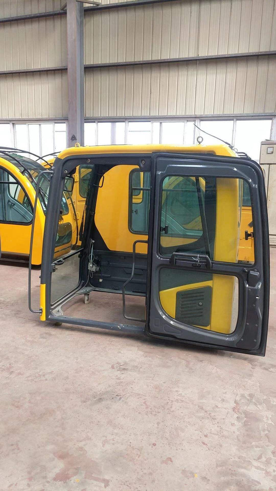 KOMATSU PC 210-8 - Кабина для Экскаваторов: фото 3 KOMATSU PC 210-8 - Кабина для Экскаваторов: фото 3