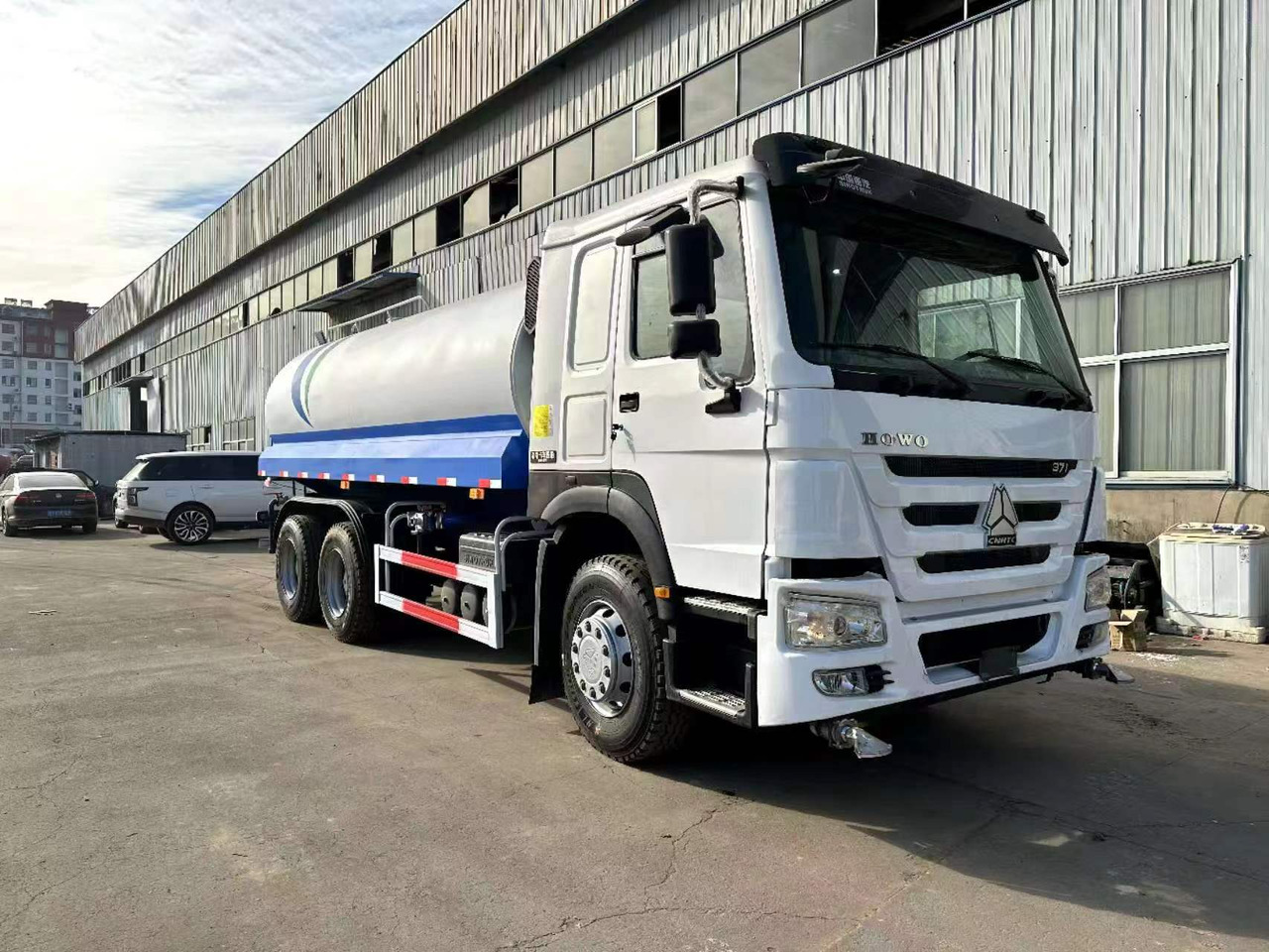 SINOTRUK 20 cubic meters tanker - Грузовик-цистерна: фото 1 SINOTRUK 20 cubic meters tanker - Грузовик-цистерна: фото 1