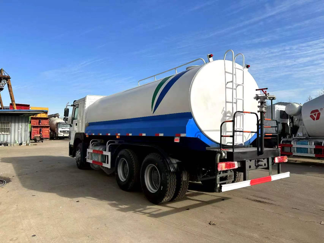SINOTRUK 20 cubic meters tanker - Грузовик-цистерна: фото 3 SINOTRUK 20 cubic meters tanker - Грузовик-цистерна: фото 3