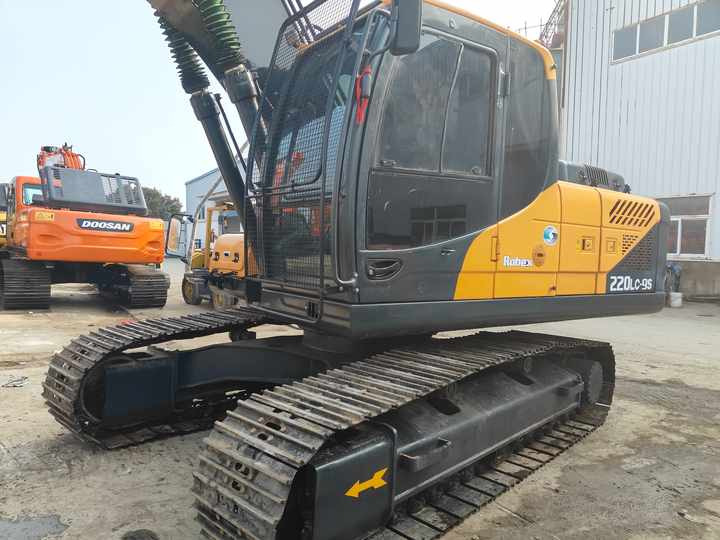 Hyundai 220LC-9S Used Excavator for Mining & Construction | Price Negotiable, Global Shipping - Гусеничный экскаватор: фото 2 Hyundai 220LC-9S Used Excavator for Mining & Construction | Price Negotiable, Global Shipping - Гусеничный экскаватор: фото 2