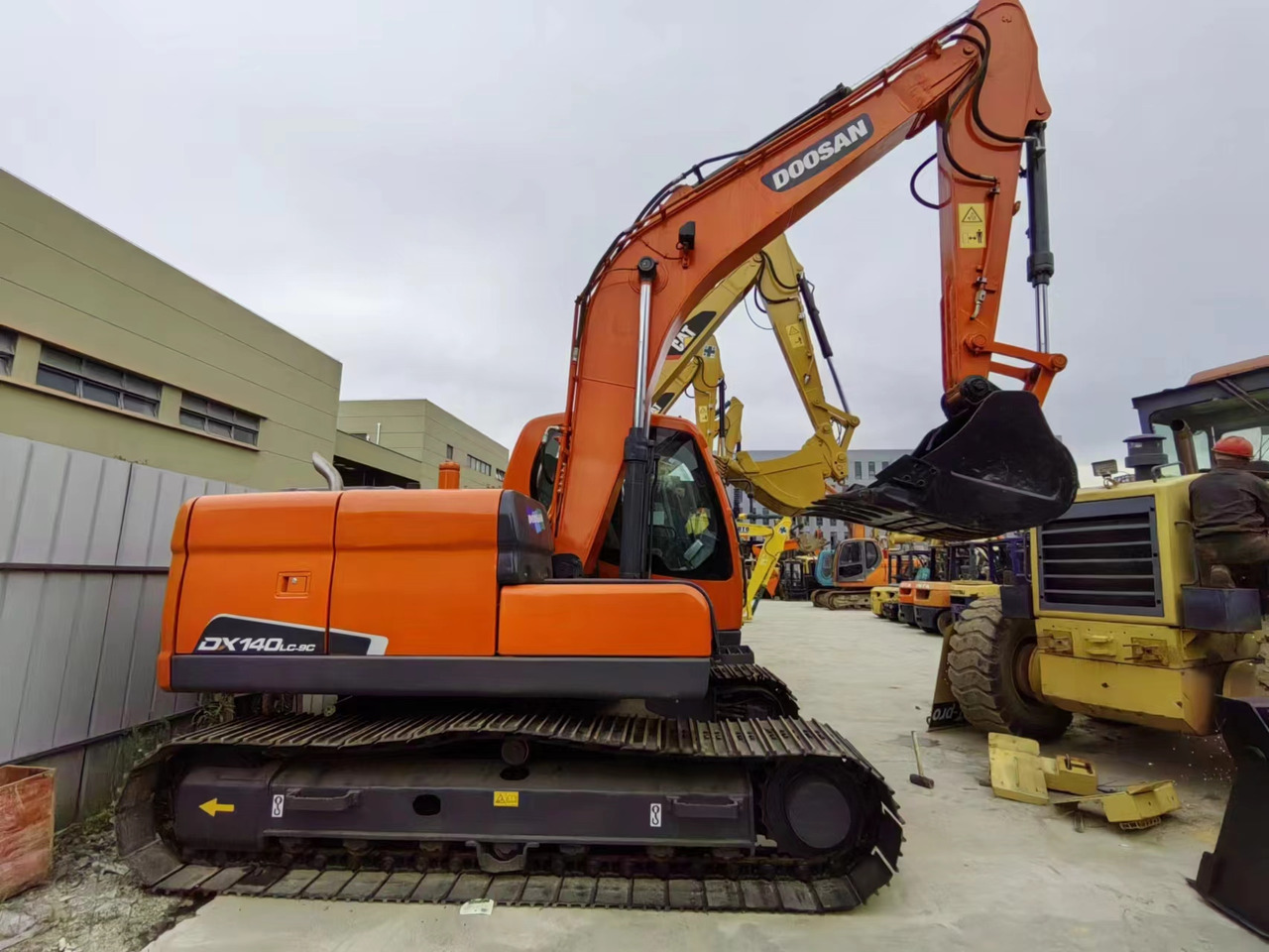 Second hand used hotsale DOOSAN DX140LC-9C - Гусеничный экскаватор: фото 1 Second hand used hotsale DOOSAN DX140LC-9C - Гусеничный экскаватор: фото 1
