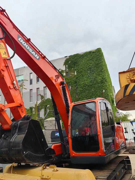 Used Digger DOOSAN DX140 Construction Machinery Construction Digger Used DOOSAN DX140 Cheap Excavator - Гусеничный экскаватор: фото 4 Used Digger DOOSAN DX140 Construction Machinery Construction Digger Used DOOSAN DX140 Cheap Excavator - Гусеничный экскаватор: фото 4