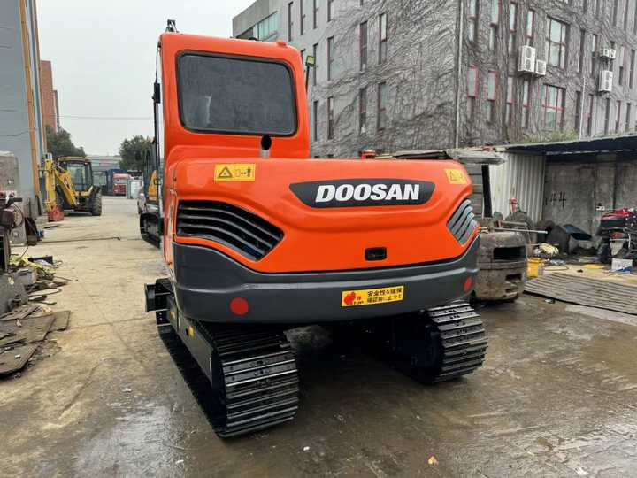 Used Digger DOOSAN DX75 Construction Machinery Construction Digger Used DOOSAN DX75 Cheap Excavator - Гусеничный экскаватор: фото 3 Used Digger DOOSAN DX75 Construction Machinery Construction Digger Used DOOSAN DX75 Cheap Excavator - Гусеничный экскаватор: фото 3