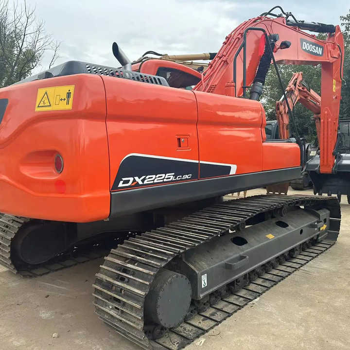 Used Excavator Doosan DX225LC-9 Excavators Mini Equipment Earth Moving Machinery Doosan Digger Excavator for Sale - Гусеничный экскаватор: фото 2 Used Excavator Doosan DX225LC-9 Excavators Mini Equipment Earth Moving Machinery Doosan Digger Excavator for Sale - Гусеничный экскаватор: фото 2