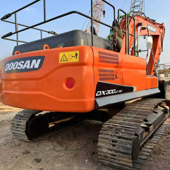 Used Excavator Doosan DX300 Excavators Mini Equipment Earth Moving Machinery Doosan Digger Excavator for Sale - Гусеничный экскаватор: фото 4 Used Excavator Doosan DX300 Excavators Mini Equipment Earth Moving Machinery Doosan Digger Excavator for Sale - Гусеничный экскаватор: фото 4