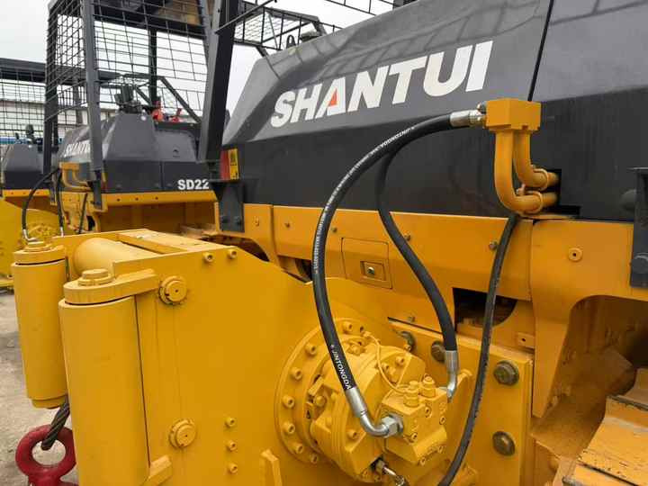 Used Shantui SD22 New Model Bulldozer Second Hand Machine Popular Brand Shantui Hydraulic Machinery - Бульдозер: фото 5 Used Shantui SD22 New Model Bulldozer Second Hand Machine Popular Brand Shantui Hydraulic Machinery - Бульдозер: фото 5