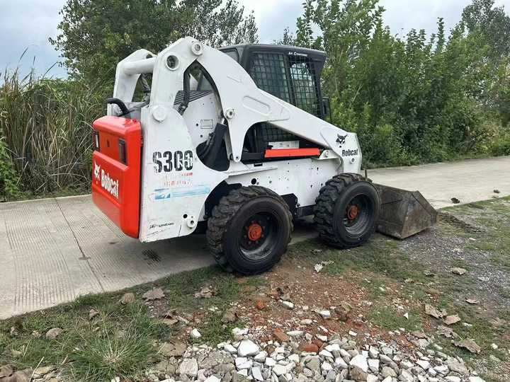 Very Good Machine Used Skid Wheel Loader Bobcat S300 for Sale - Мини-погрузчик с бортовым поворотом: фото 2 Very Good Machine Used Skid Wheel Loader Bobcat S300 for Sale - Мини-погрузчик с бортовым поворотом: фото 2