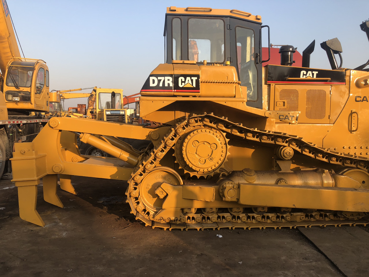 Used bulldozer CAT D7R high quality hotsale - Бульдозер: фото 5 Used bulldozer CAT D7R high quality hotsale - Бульдозер: фото 5