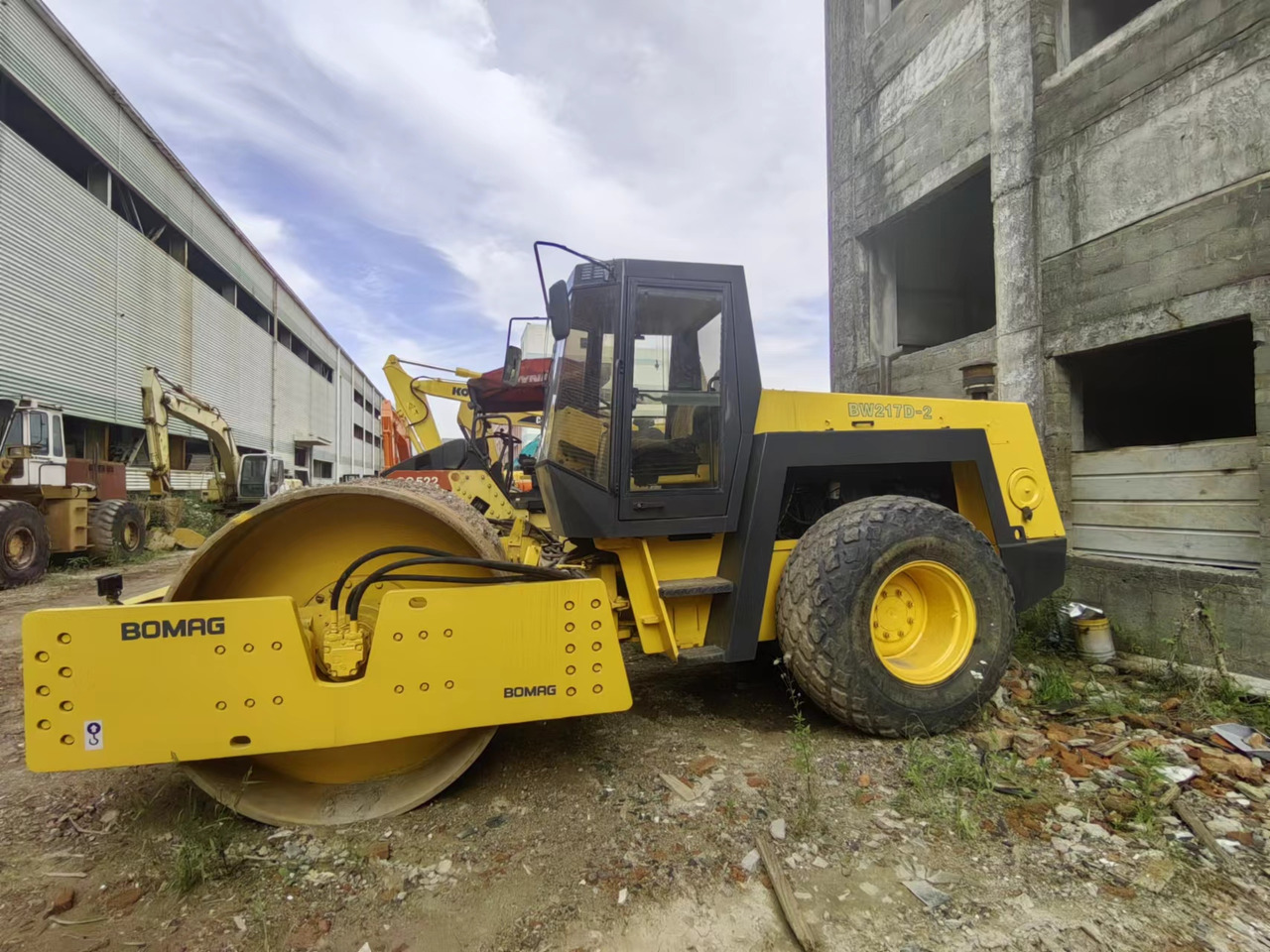 BOMAG BW217D - Дорожный каток: фото 2 BOMAG BW217D - Дорожный каток: фото 2
