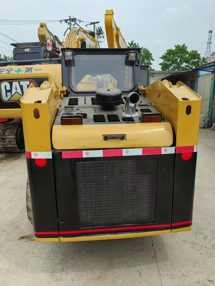 CATERPILLAR 226B - Мини-погрузчик с бортовым поворотом: фото 3 CATERPILLAR 226B - Мини-погрузчик с бортовым поворотом: фото 3