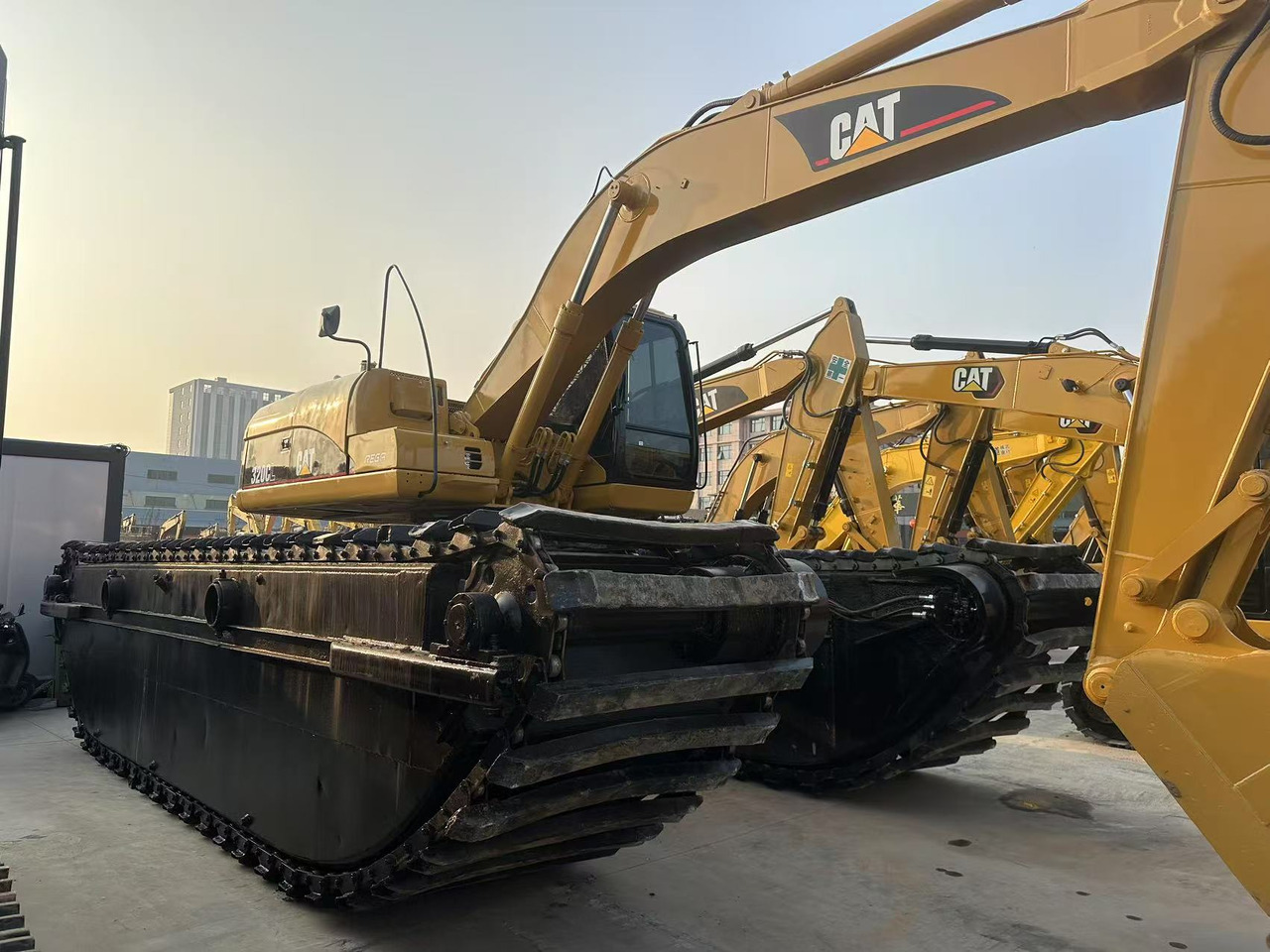 CATERPILLAR 320C Amphibious excavator - Водный экскаватор: фото 3 CATERPILLAR 320C Amphibious excavator - Водный экскаватор: фото 3