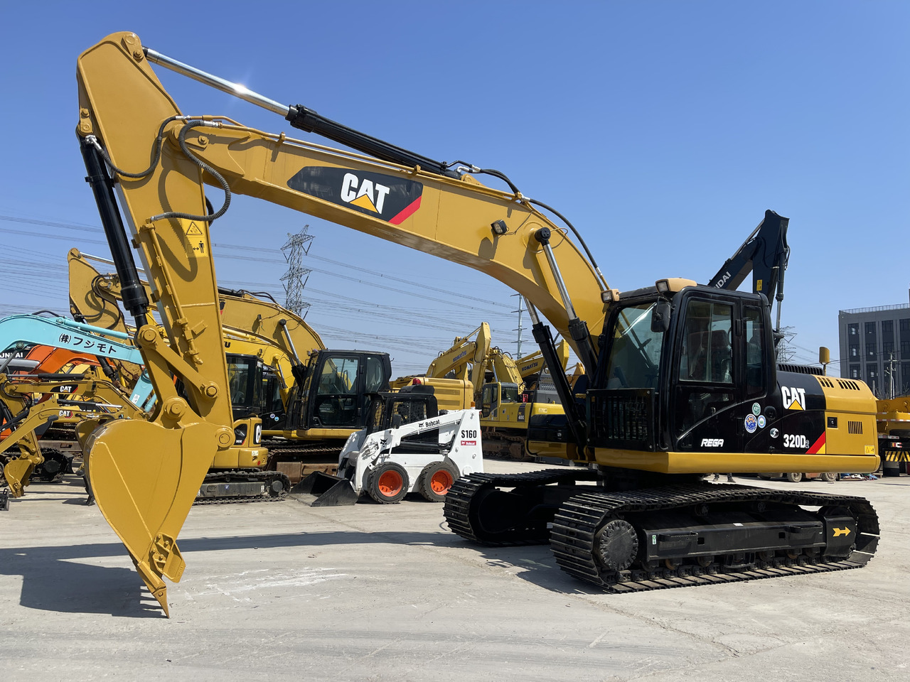 CATERPILLAR 320D2 - Гусеничный экскаватор: фото 3 CATERPILLAR 320D2 - Гусеничный экскаватор: фото 3