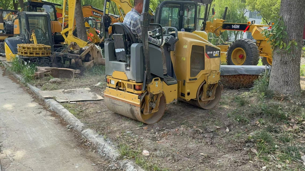 CATERPILLAR CB14B - Дорожный каток: фото 1 CATERPILLAR CB14B - Дорожный каток: фото 1